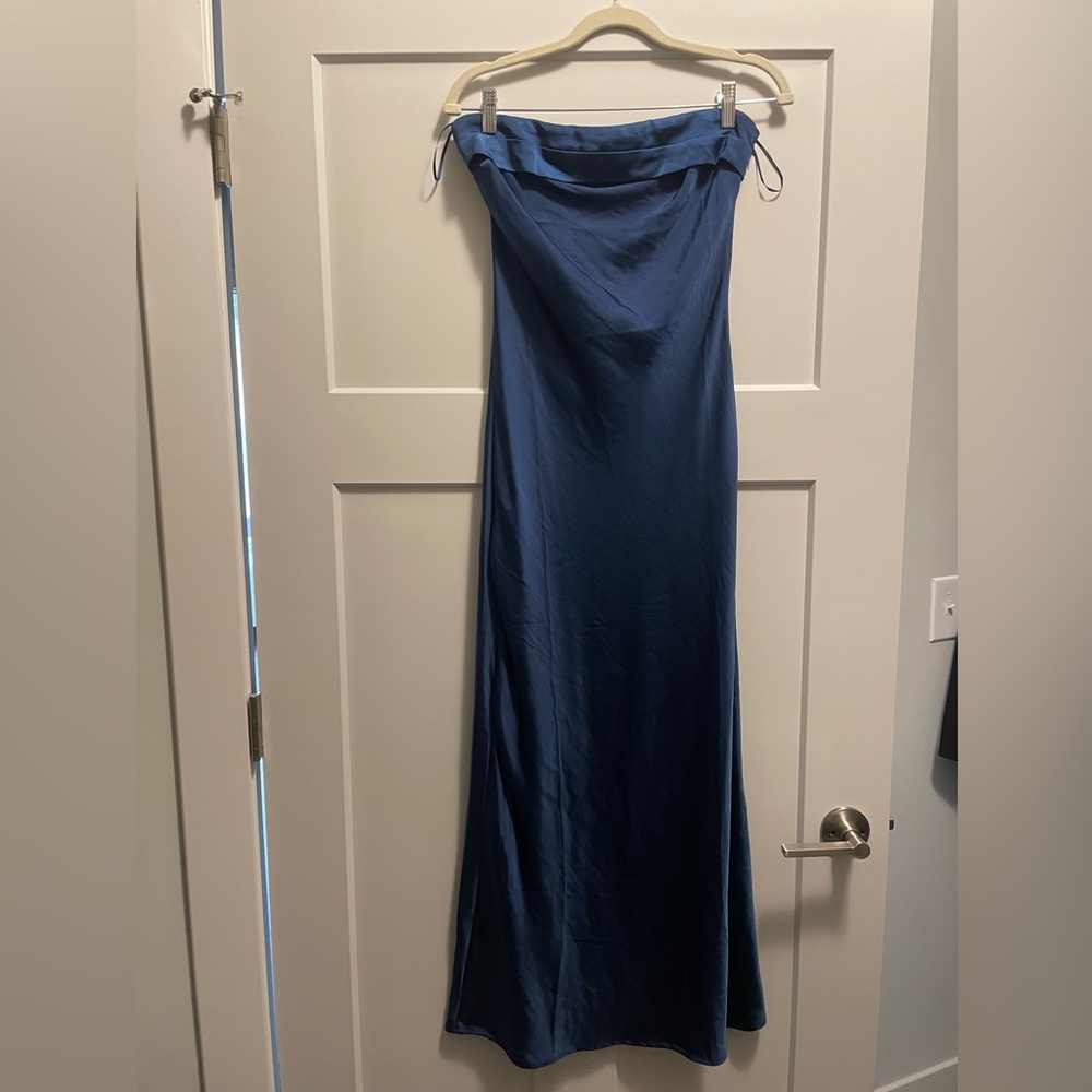 Elegant Navy Blue Strapless and low back formal dress
